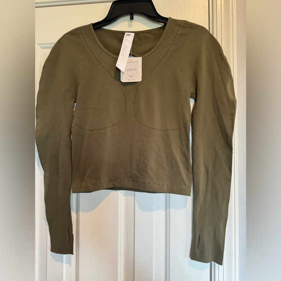 Fabletics Tops - Fabletics sculptknit contour long sleeved crop top women’s large NEW